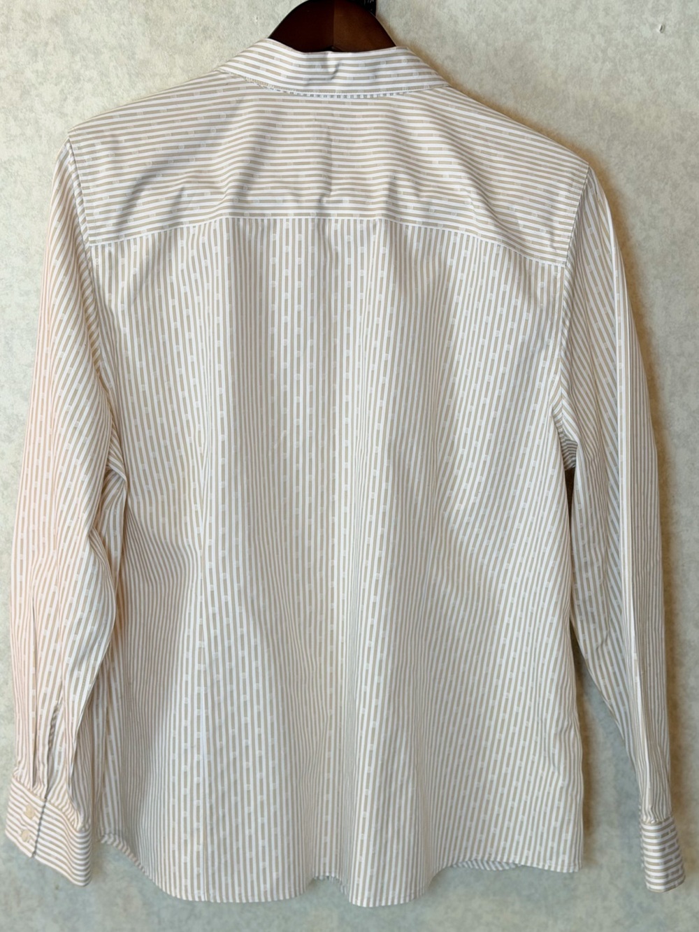 Chico’s No-Iron CoolMax All-Season Button-Down Blouse XL Beige White Stripe EUC - Picture 5 of 10